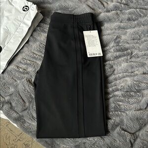 lululemon define mid rise track pant luon size medium new